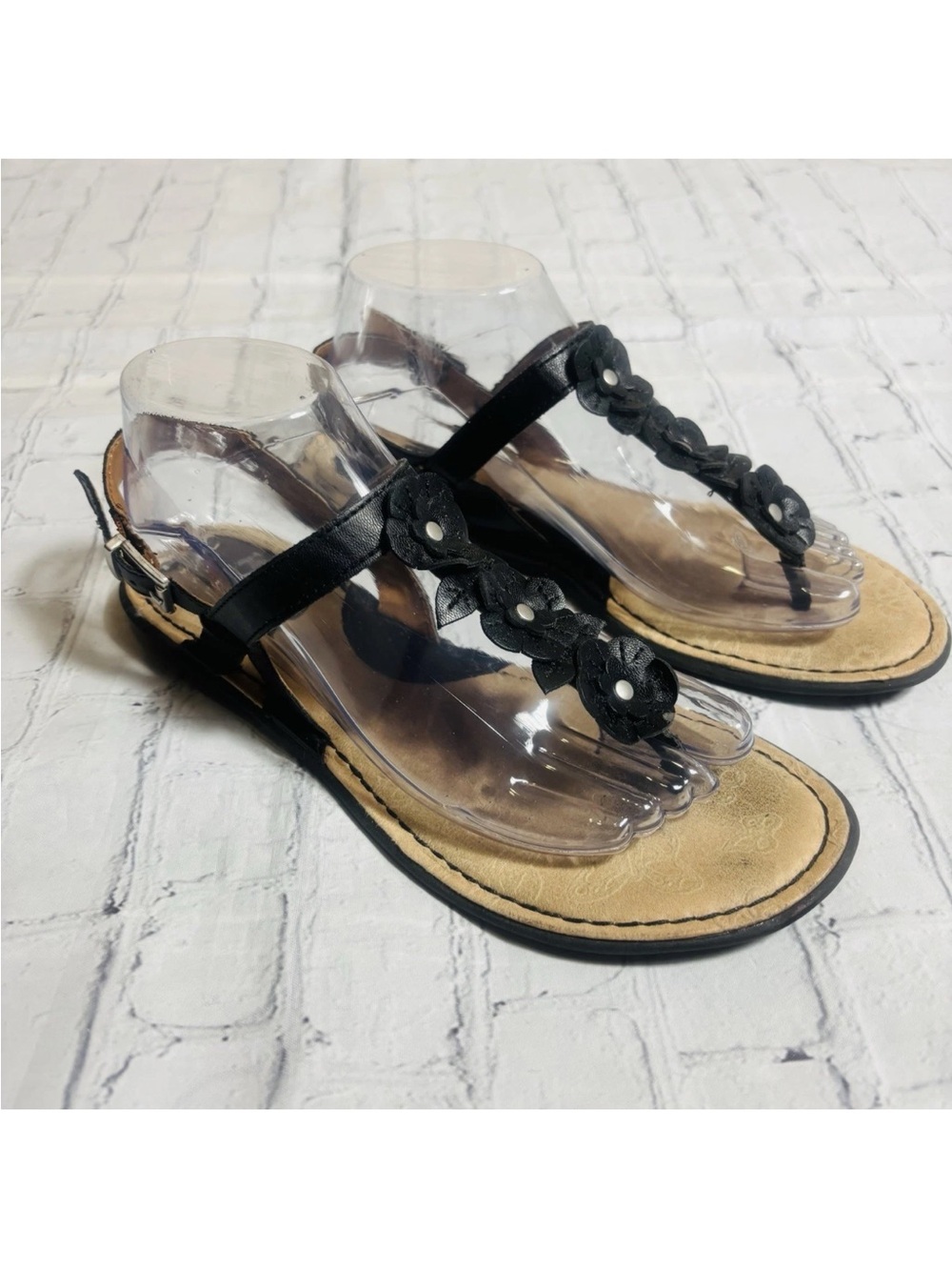 B.O.C. Almira Sandals Women's Size 8M Black Floral T Strap Buckle Shoes Flats